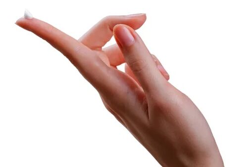 Etkilenen bölgeye az miktarda Keramin uygulanır.